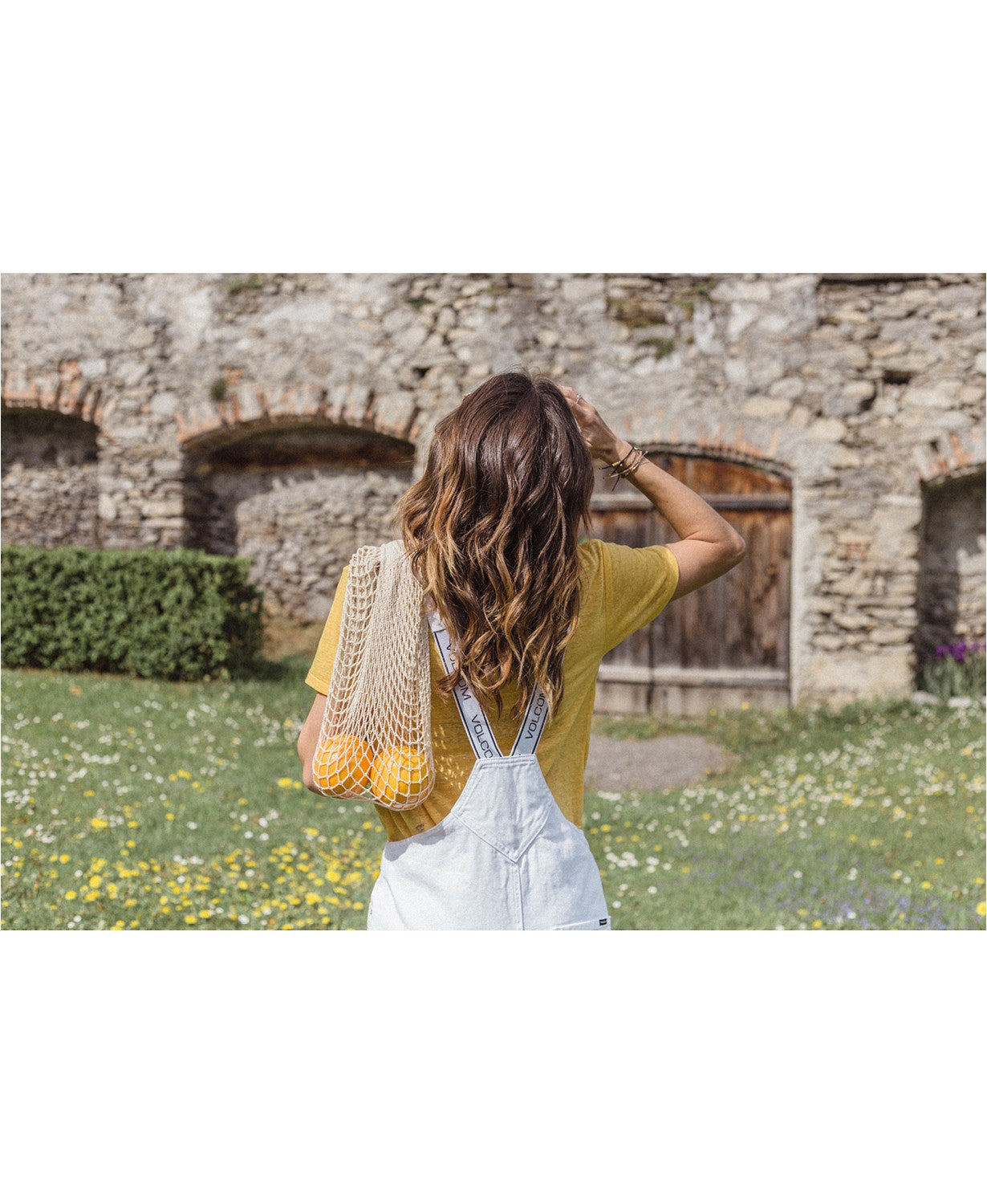 T3 BodyWaver 1.75 Professional Ceramic Styling Iron for Waves and Volume (White & Rose Gold)